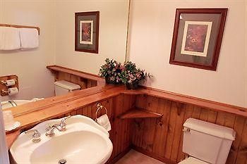 Sybaris Pool Suites Mequon Brown Deer Bagian luar foto