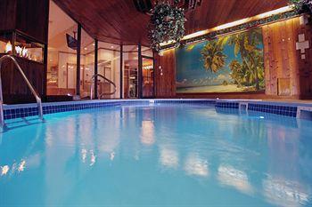 Sybaris Pool Suites Mequon Brown Deer Bagian luar foto