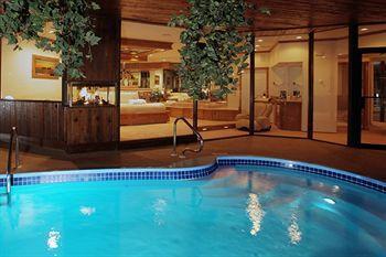 Sybaris Pool Suites Mequon Brown Deer Bagian luar foto