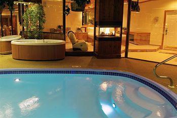 Sybaris Pool Suites Mequon Brown Deer Bagian luar foto